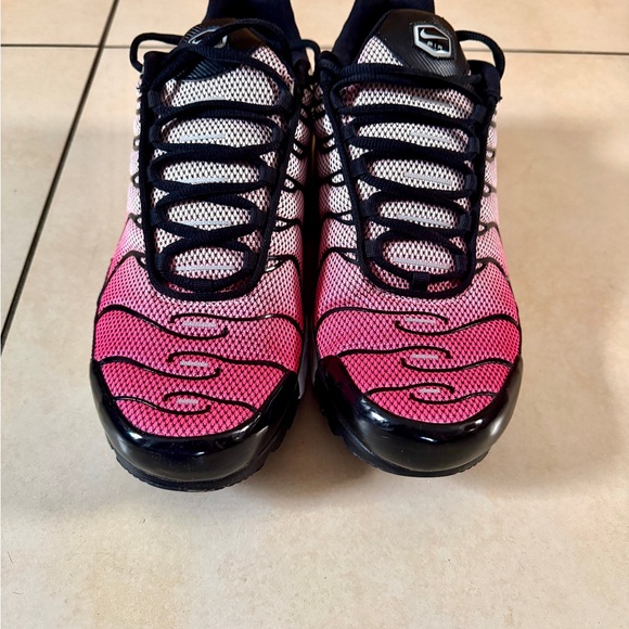Nike Black and Pink Air Max Sneakers - Picture 4 of 5